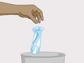 Aruncați prezervativul folosit la coșul de gunoi.